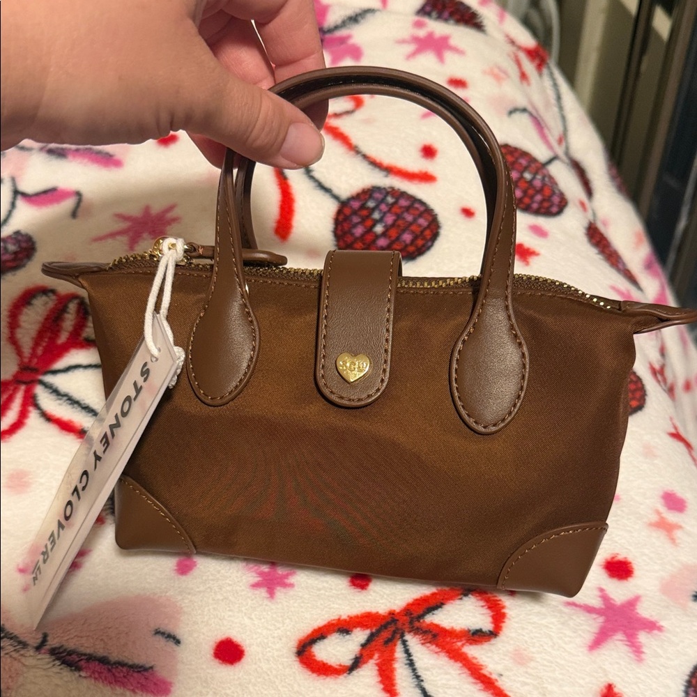 Stoney clover pouchette